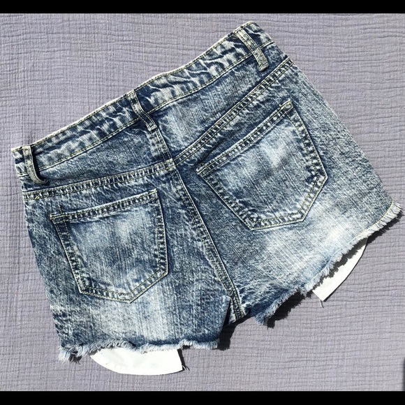 Mossimo high waisted distressed shorts 3 - Picture 2 of 4
